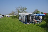 Camping golfzang. De familiecamping aan zee en dichtbij het strand en de duinen. Honden zijn toegestaan en het terrein is autovrij. www.campinggolfzang.nl