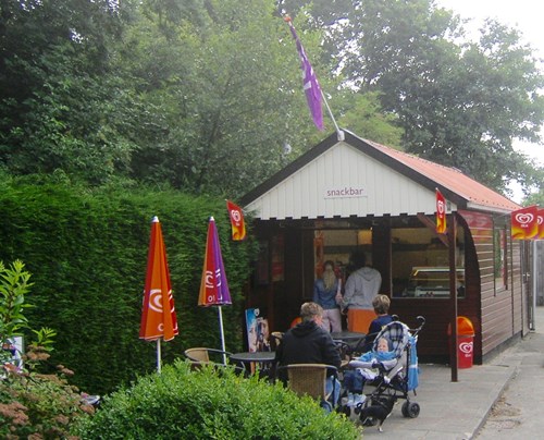 Camping golfzang. De familiecamping aan zee en dichtbij het strand en de duinen. Honden zijn toegestaan en het terrein is autovrij. www.campinggolfzang.nl