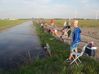 Viswedstrijd.Camping golfzang,  familiecamping aan zee en dichtbij het strand en de duinen. Honden zijn toegestaan en het terrein is autovrij. www.campinggolfzang.nl